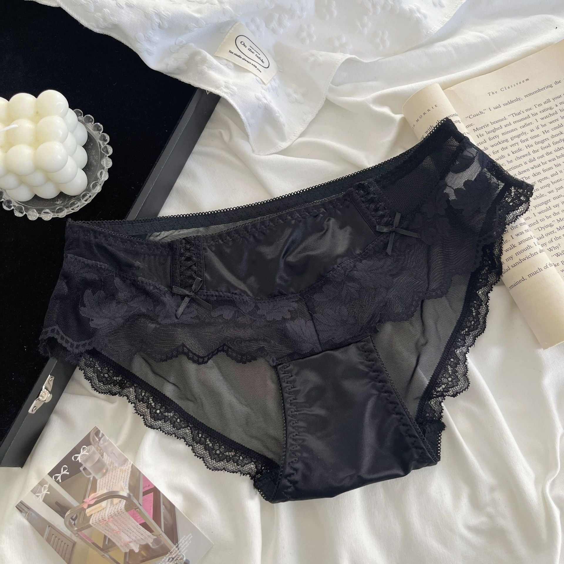 QS Double-sided Bow Lace Panties